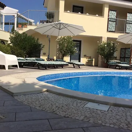 B&B Elicriso Rasopasno
